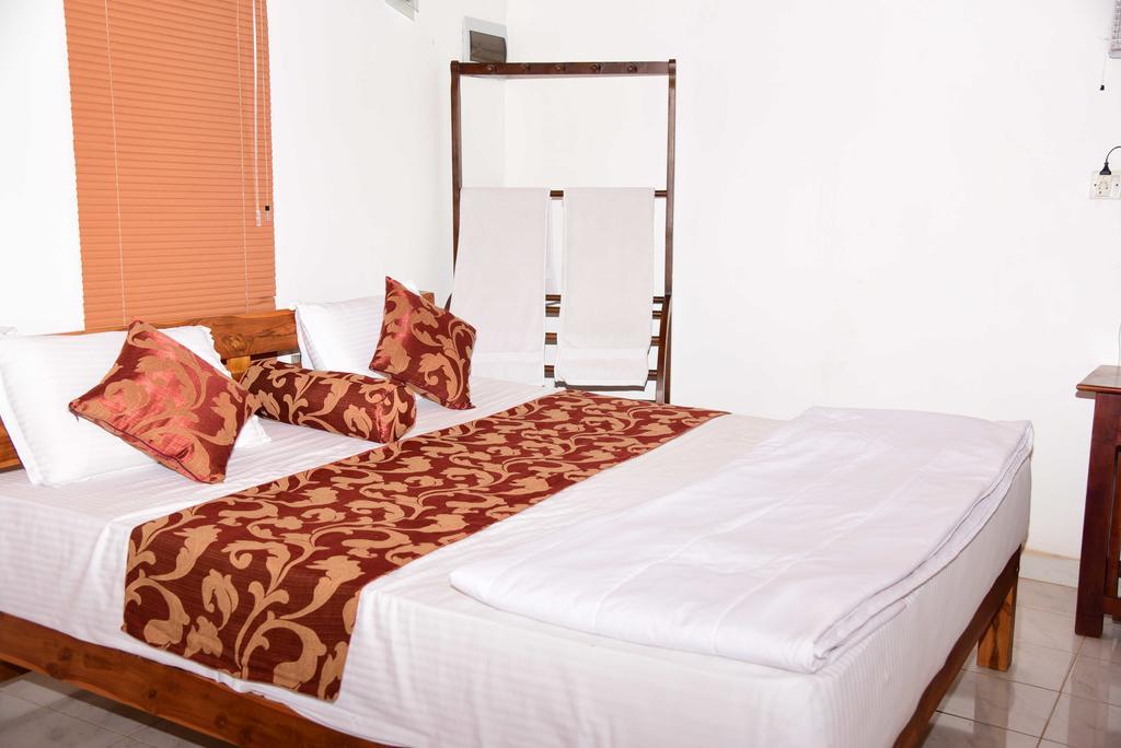 Indika Lake Resort Nuwarawewa East Chambre photo