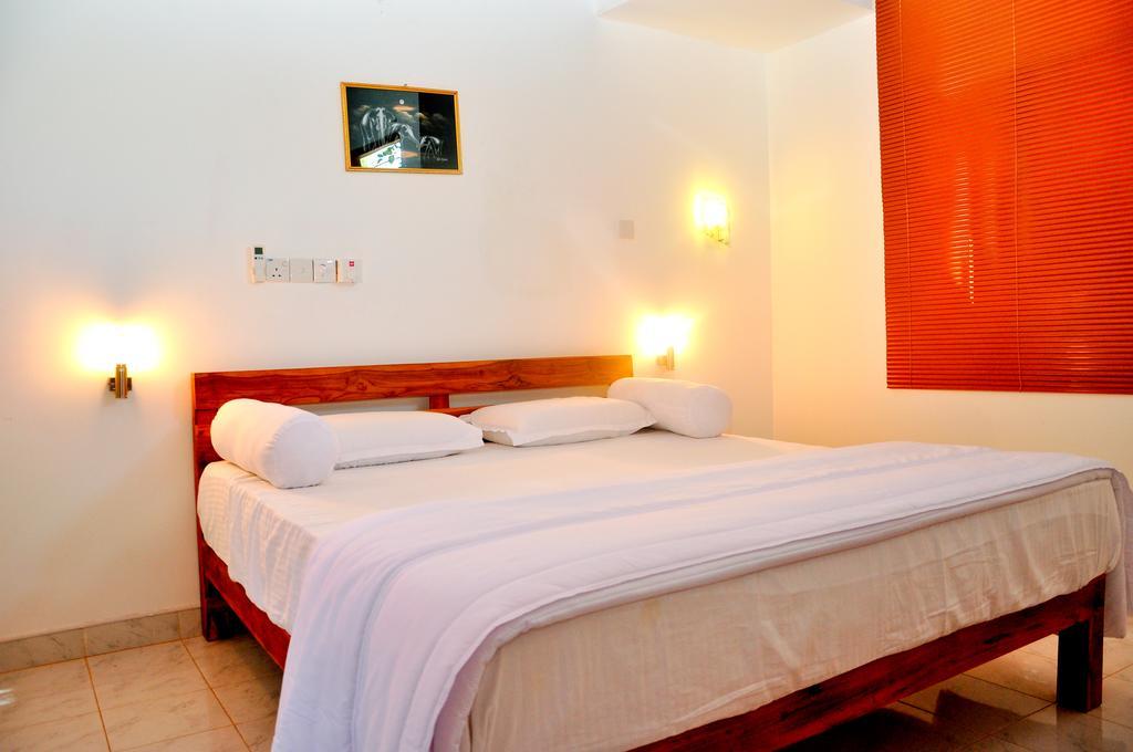 Indika Lake Resort Nuwarawewa East Chambre photo