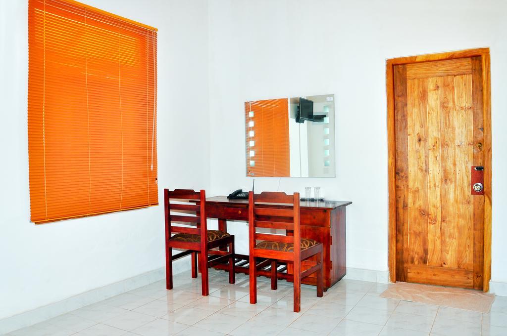 Indika Lake Resort Nuwarawewa East Chambre photo