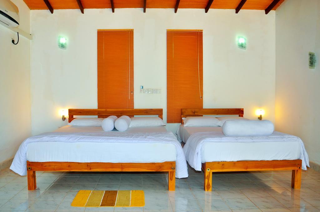 Indika Lake Resort Nuwarawewa East Chambre photo