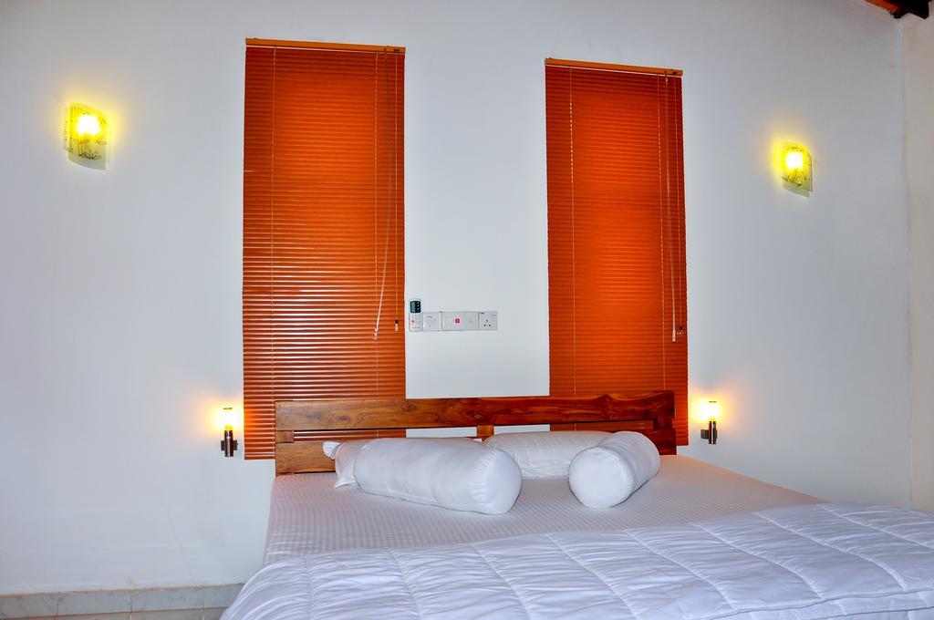 Indika Lake Resort Nuwarawewa East Chambre photo
