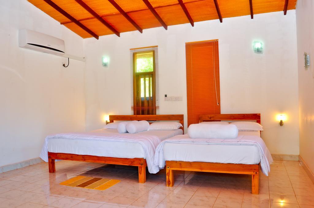 Indika Lake Resort Nuwarawewa East Chambre photo