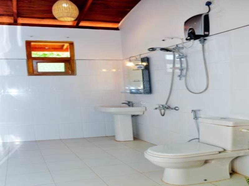 Indika Lake Resort Nuwarawewa East Extérieur photo