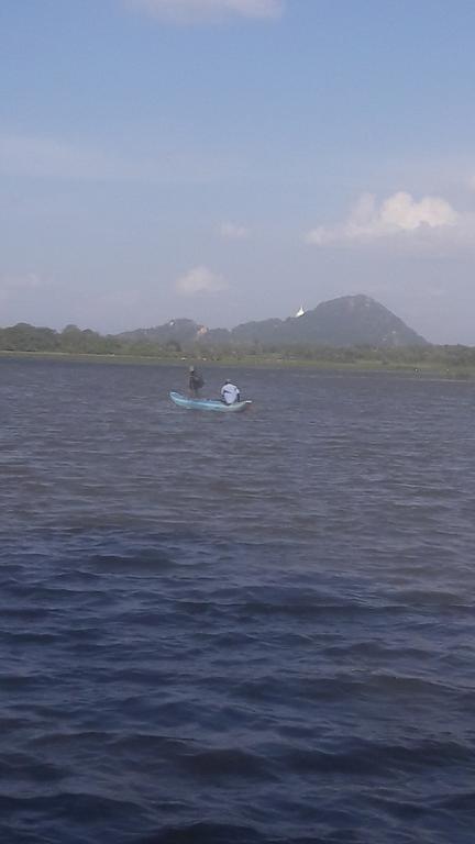 Indika Lake Resort Nuwarawewa East Extérieur photo
