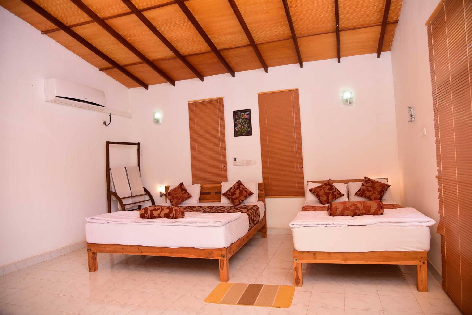 Indika Lake Resort Nuwarawewa East Extérieur photo