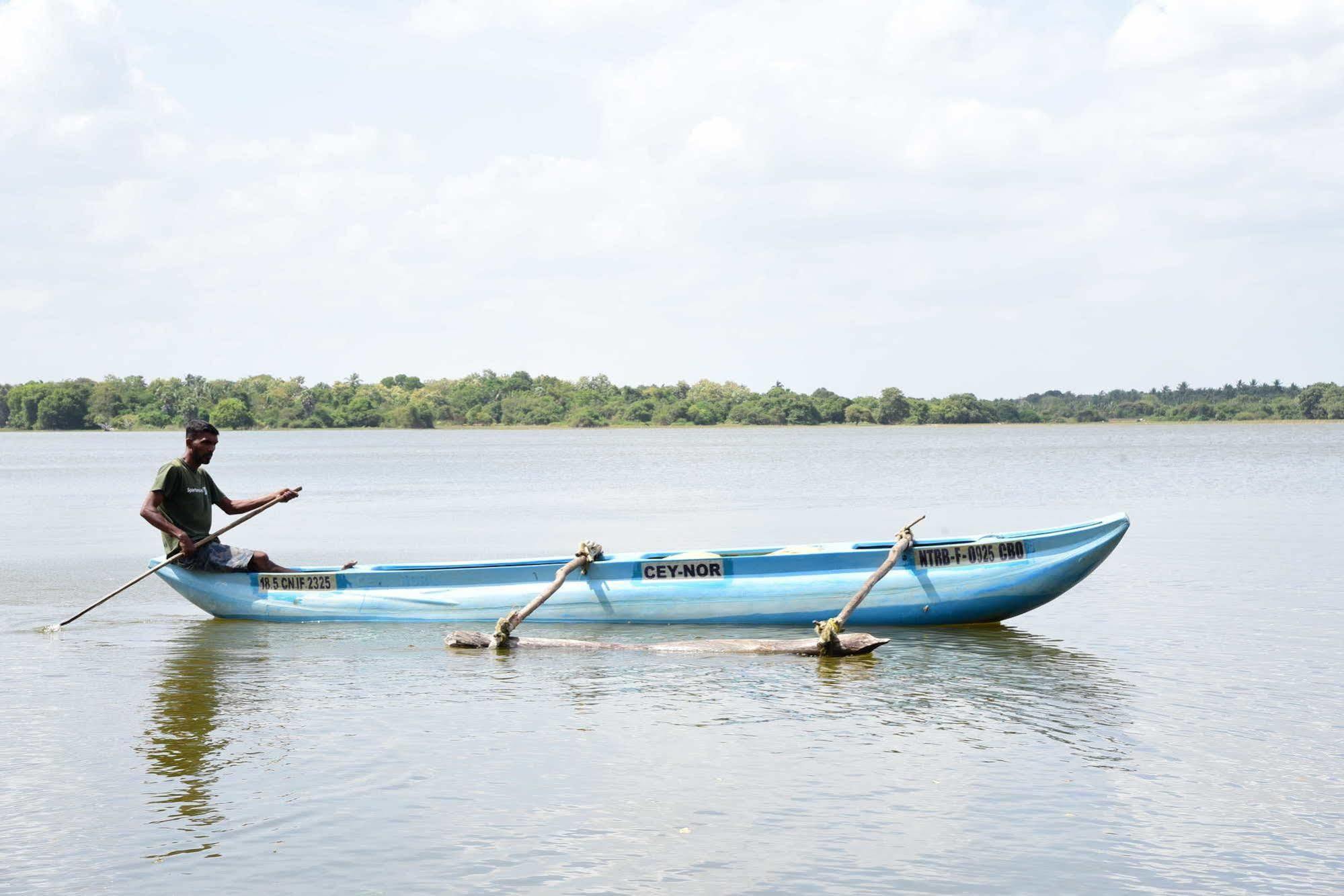 Indika Lake Resort Nuwarawewa East Extérieur photo